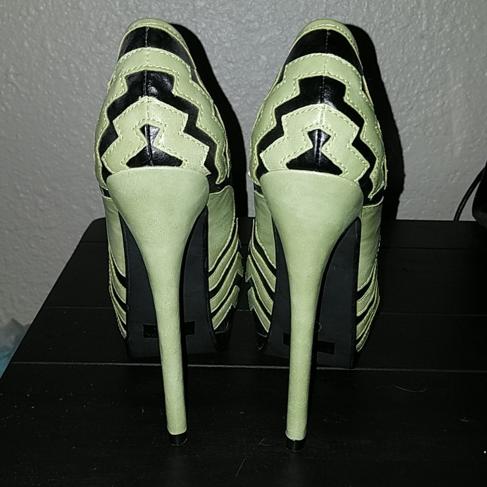 Styluxe lime green black platform heels Size 7 - Picture 3 of 5